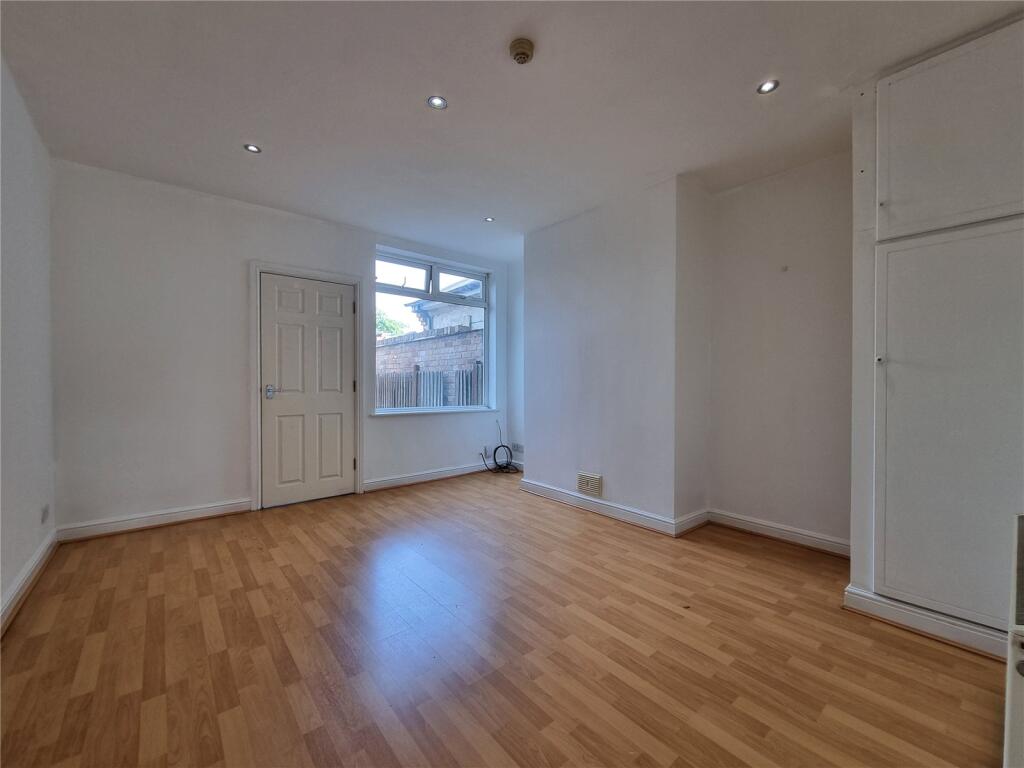 1 bed Apartment for rent in Arnold. From Whitegates - Sherwood
