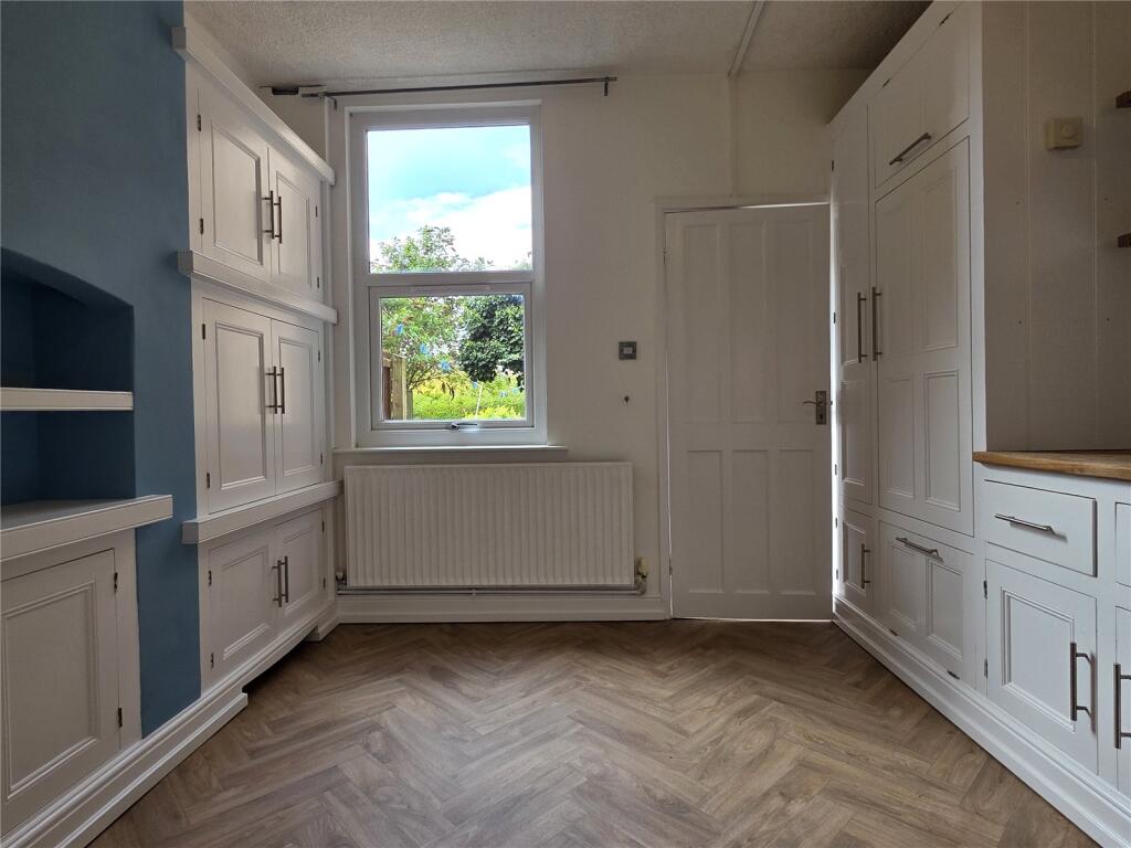 2 bed Mid Terraced House for rent in Arnold. From Whitegates - Sherwood