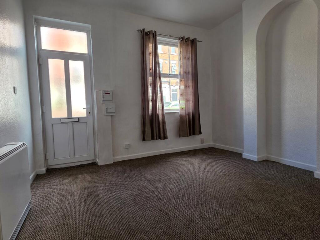 4 bed Mid Terraced House for rent in Nottingham. From Whitegates - Sherwood 4 bed Mid Terraced House for rent in Nottingham. From Whitegates - Sherwood