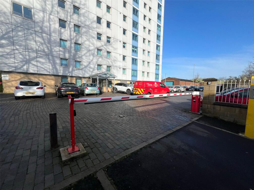 2 bed Apartment for rent in Willenhall. From Whitegates - Wolverhampton