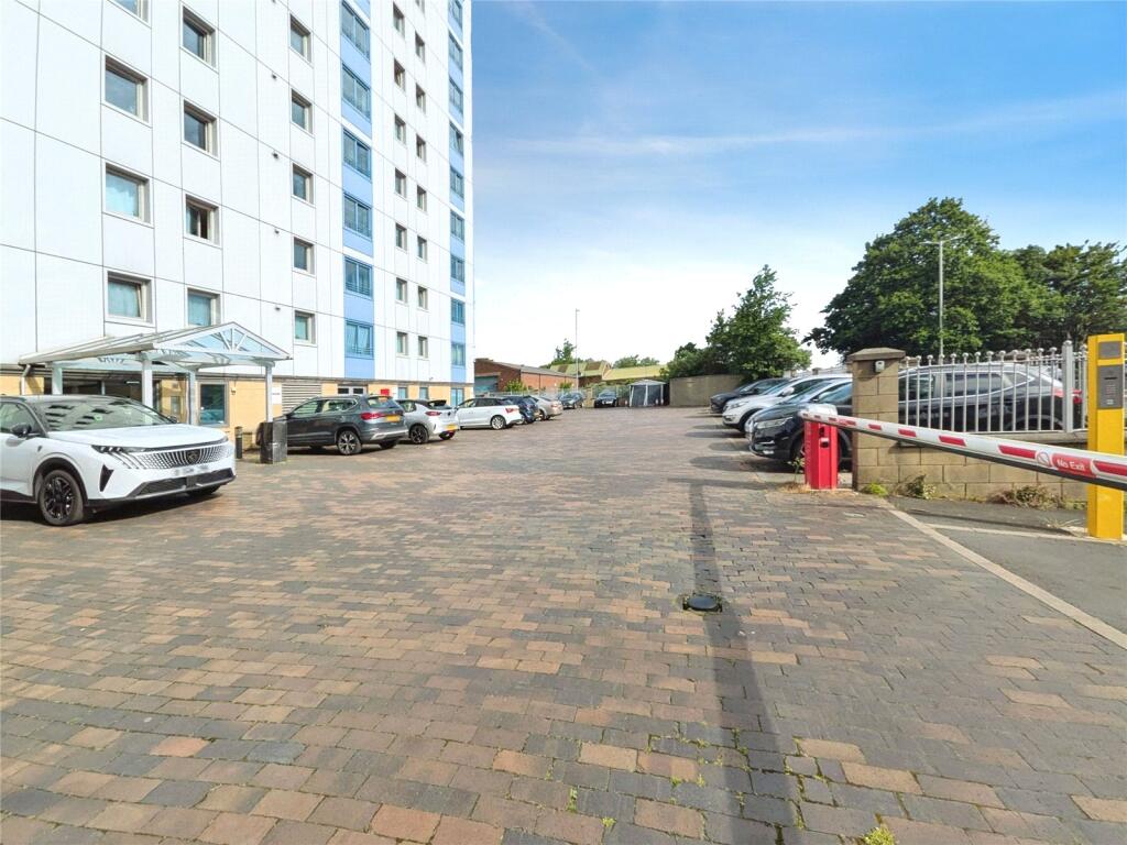 2 bed Apartment for rent in Willenhall. From Whitegates - Wolverhampton