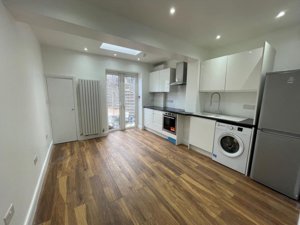 4 bed Detached House for rent in Tottenham. From Alex Marks Islington