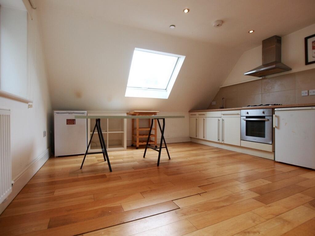 3 bed Flat for rent in Tottenham. From Alex Marks Islington