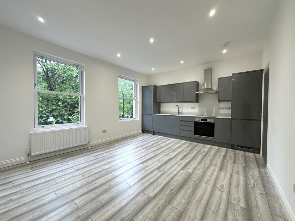 3 bed Maisonette for rent in Wood Green. From Alex Marks Islington