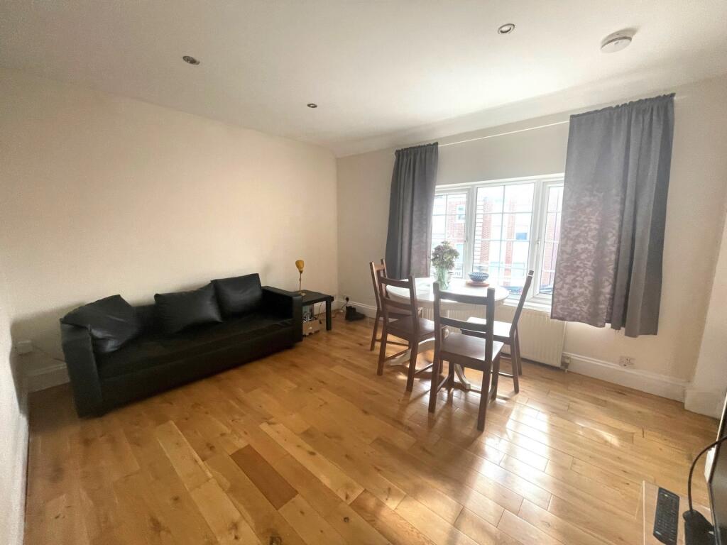 2 bed Flat for rent in Barnet. From Alex Marks Islington