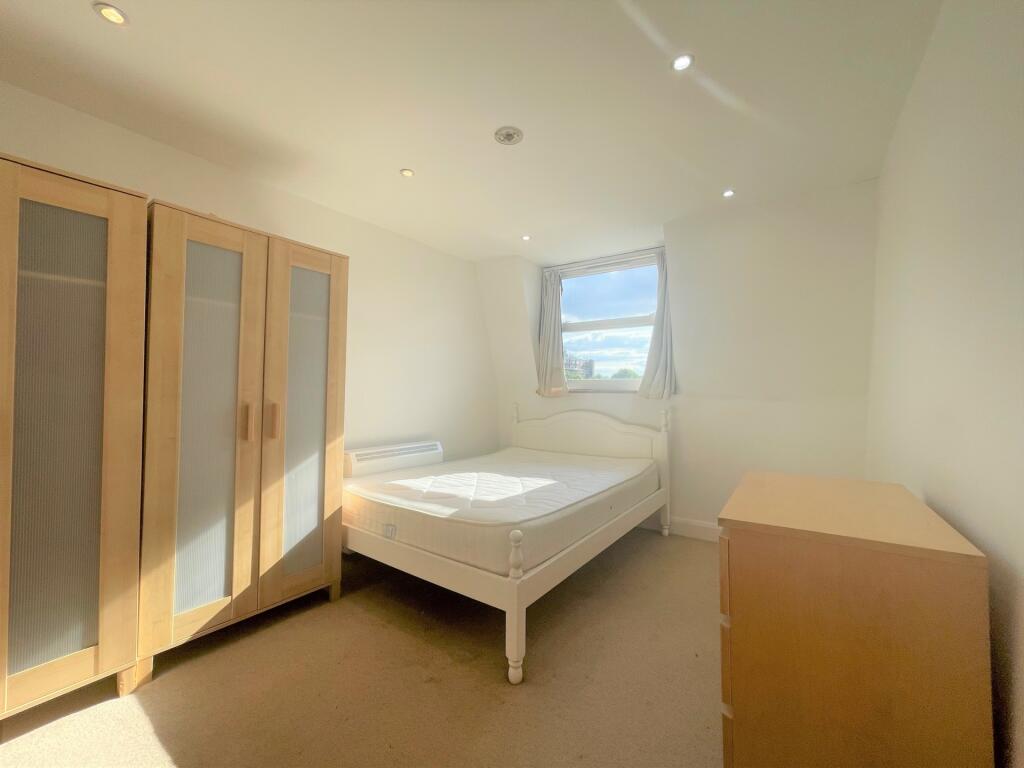 2 bed 1st Floor Flat for rent in Islington. From Alex Marks Islington