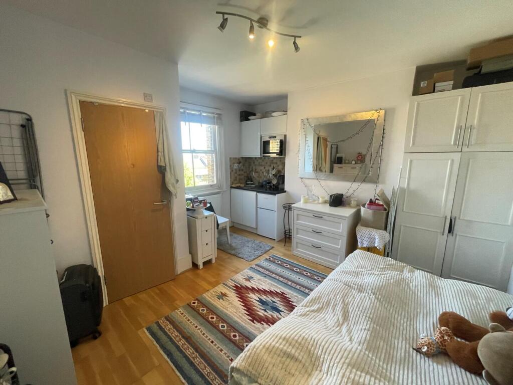 1 bed 1st Floor Flat for rent in Stoke Newington. From Alex Marks Islington