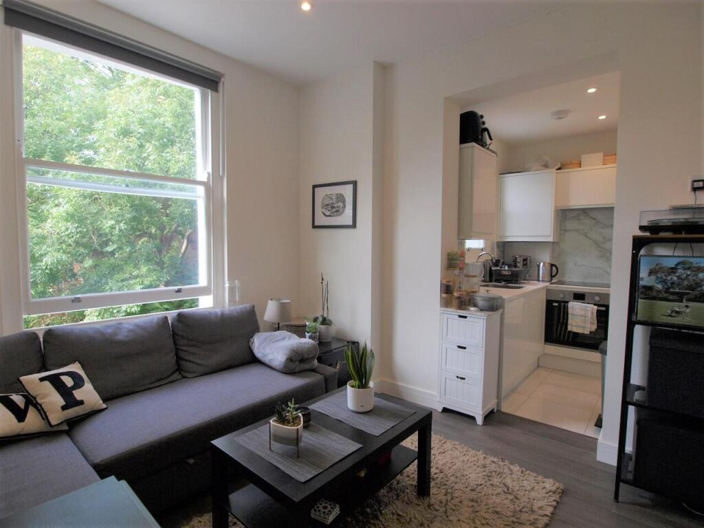 1 bed 1st Floor Flat for rent in London. From Alex Marks Islington