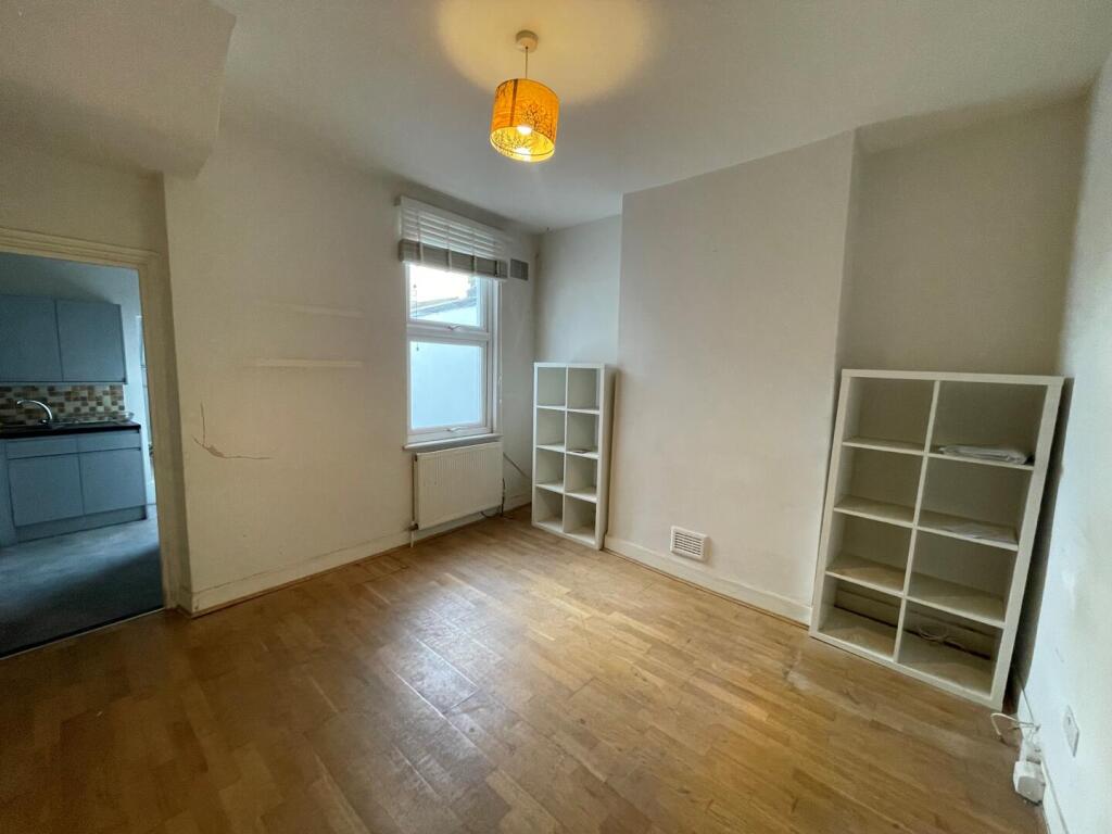 4 bed Detached for rent in London. From Alex Marks Islington