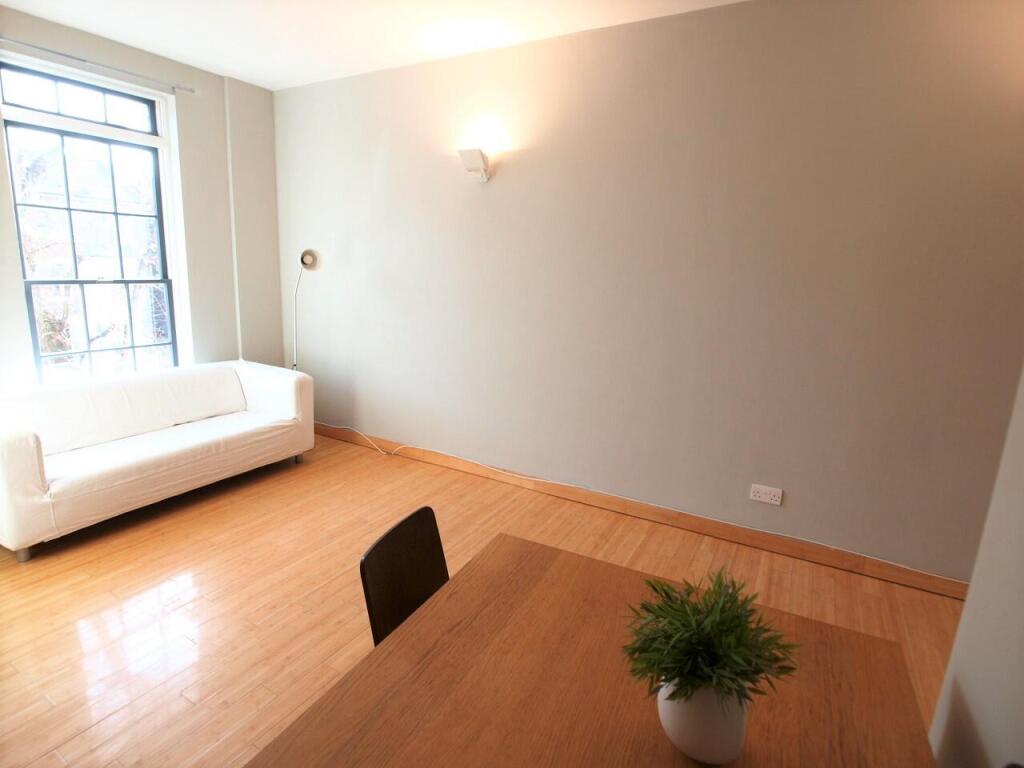 3 bed 1st Floor Flat for rent in London. From Alex Marks Islington