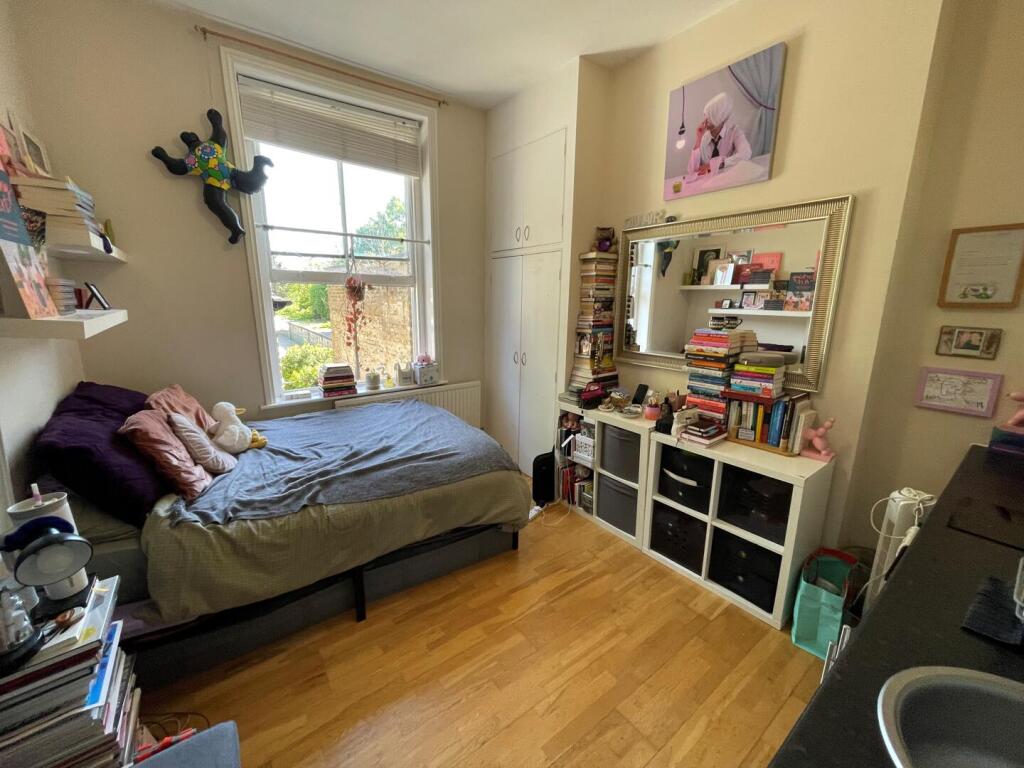 1 bed 1st Floor Flat for rent in London. From Alex Marks Islington