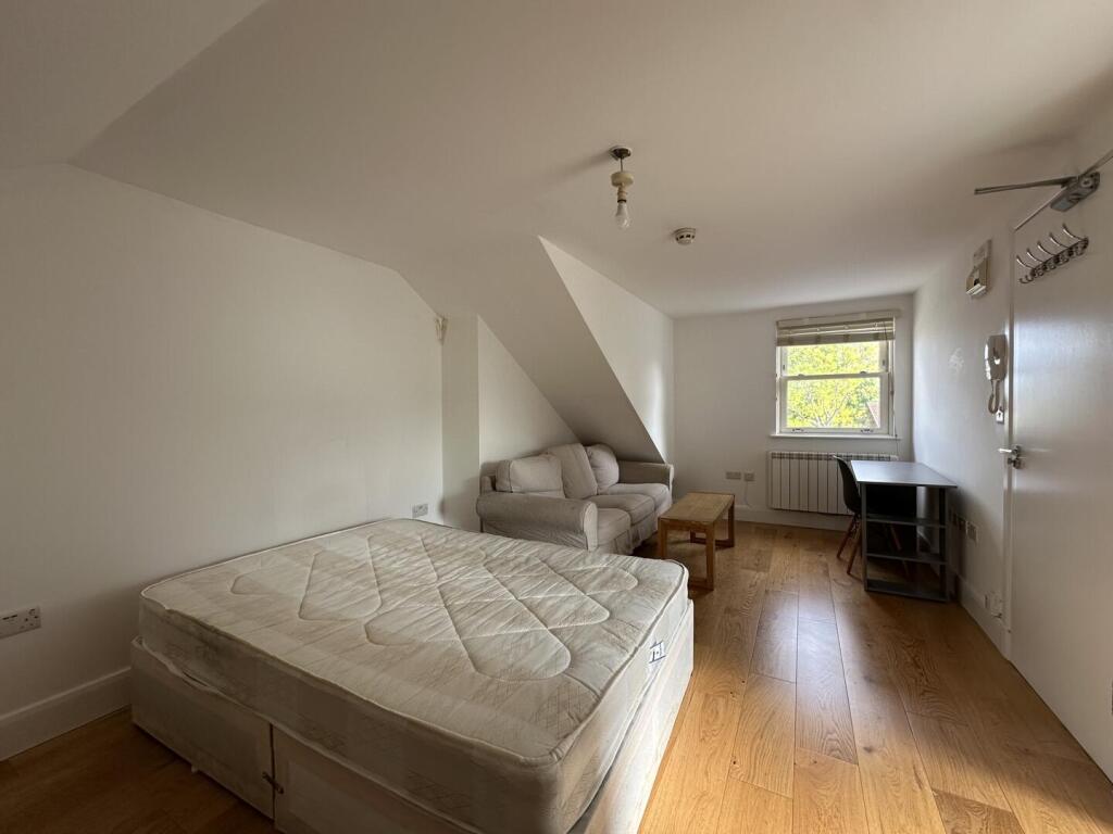 1 bed 1st Floor Flat for rent in London. From Alex Marks Islington