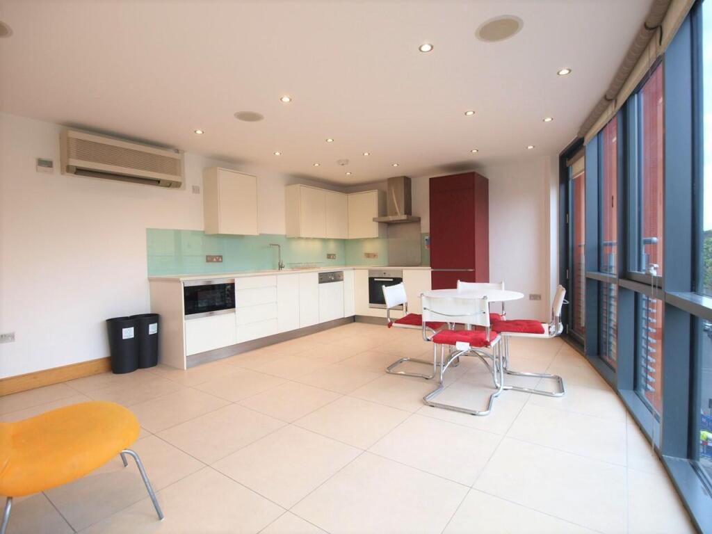 2 bed Detached for rent in London. From Alex Marks Islington