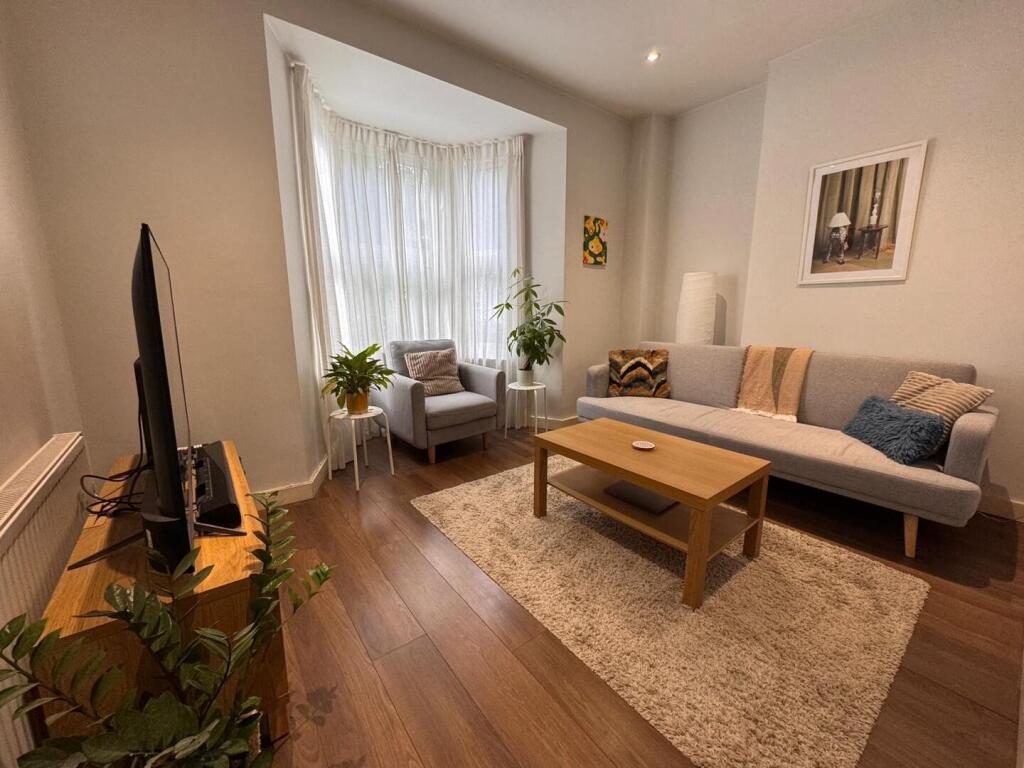 1 bed 1st Floor Flat for rent in London. From Alex Marks Islington