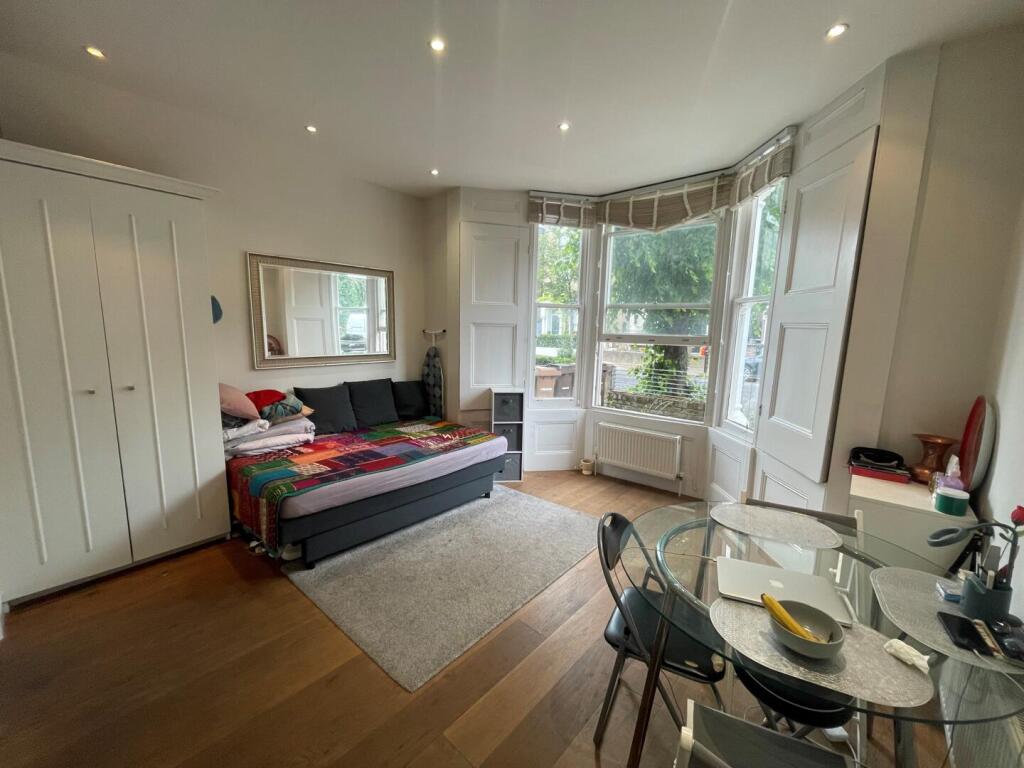 1 bed 1st Floor Flat for rent in London. From Alex Marks Islington