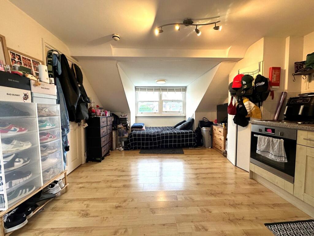 1 bed 1st Floor Flat for rent in Hornsey. From Alex Marks Islington