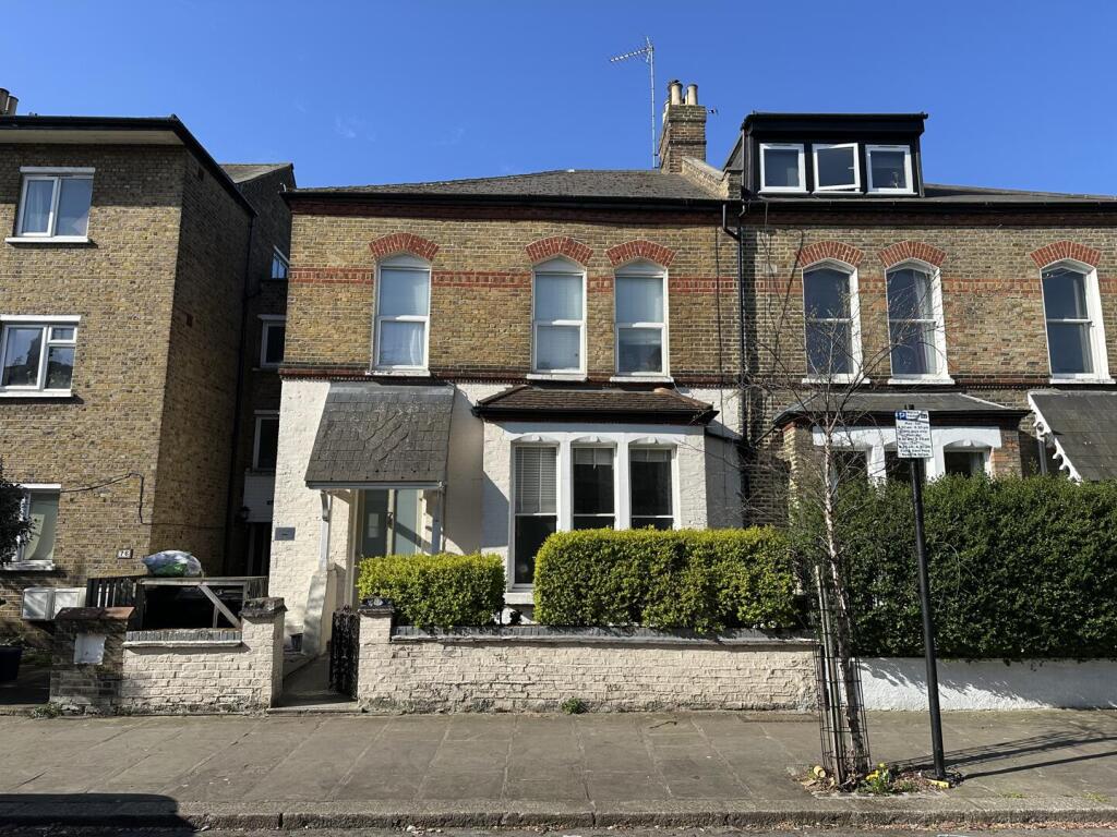1 bed 1st Floor Flat for rent in Stoke Newington. From Alex Marks Islington