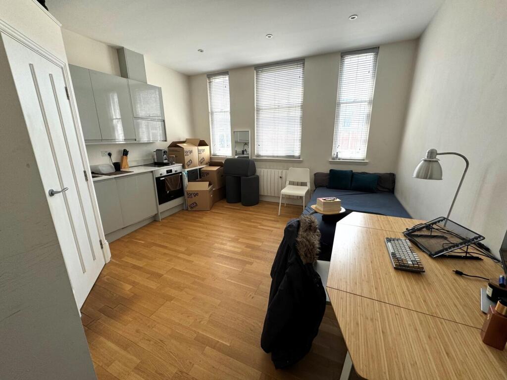 4 bed 1st Floor Flat for rent in Islington. From Alex Marks Islington
