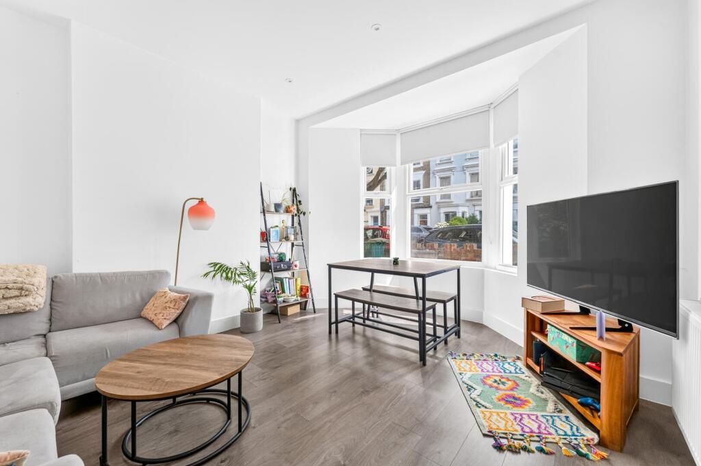 5 bed Detached for rent in Islington. From Alex Marks Islington