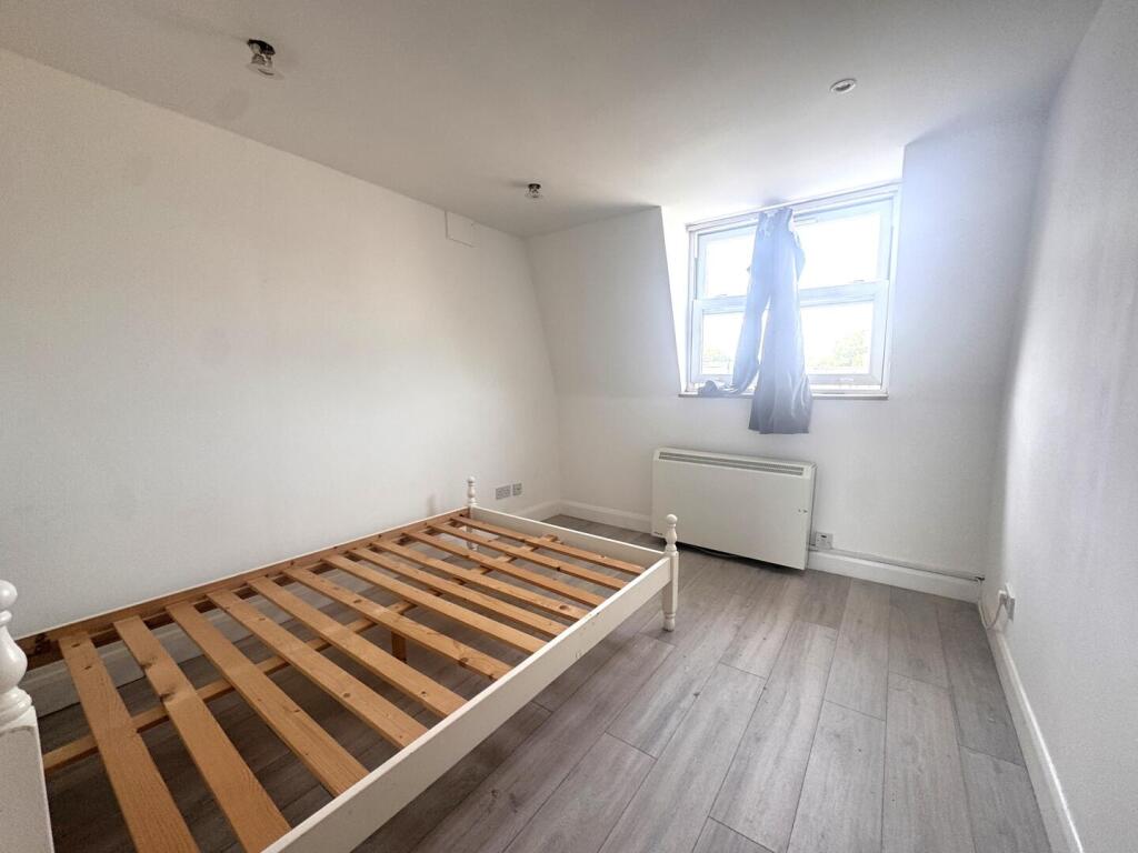 2 bed 1st Floor Flat for rent in London. From Alex Marks Islington