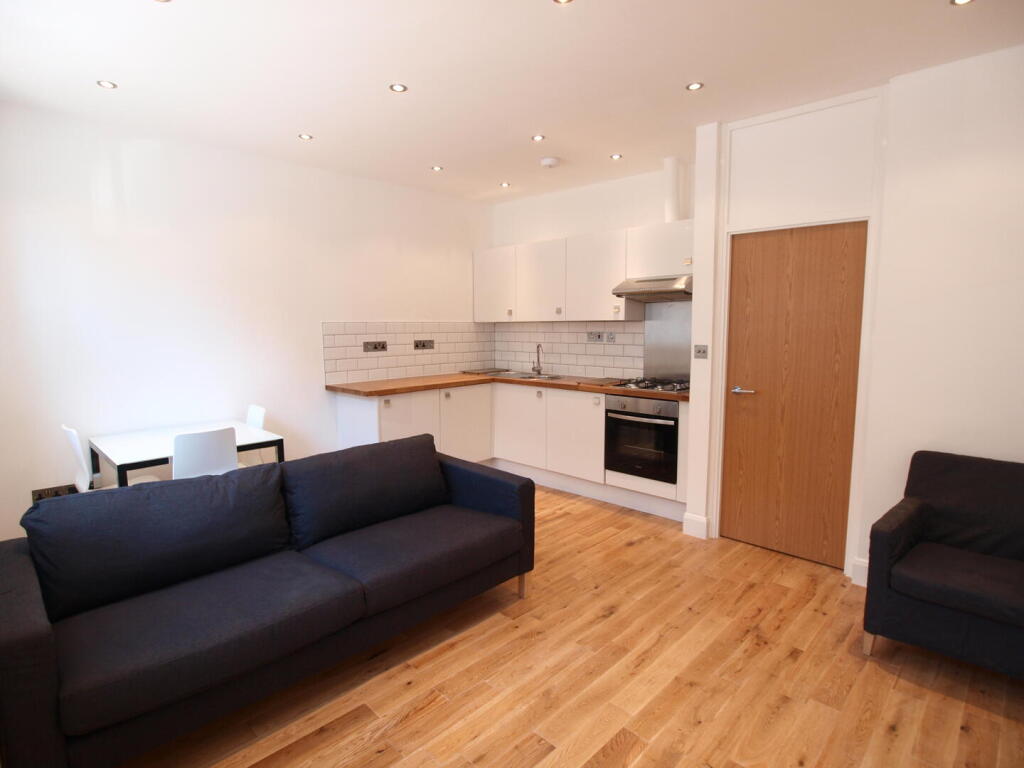 2 bed Detached for rent in London. From Alex Marks Islington