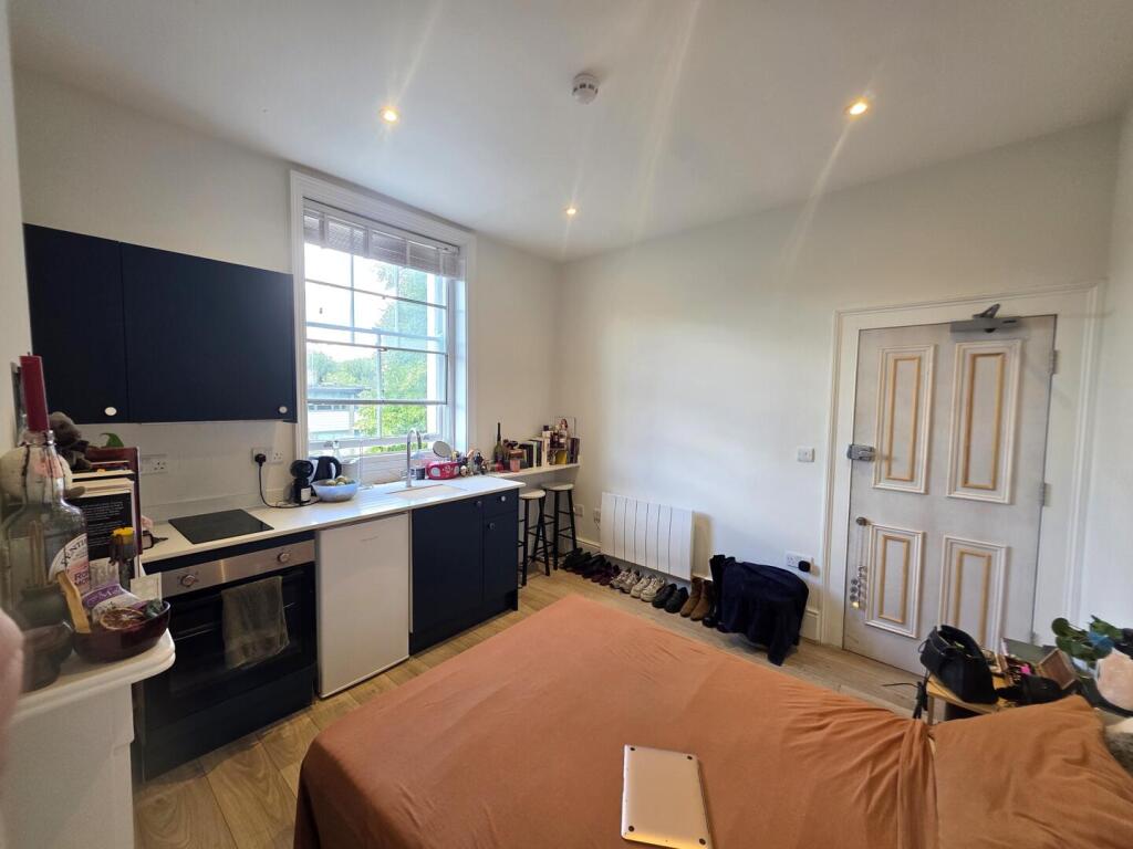 4 bed 1st Floor Flat for rent in Camden Town. From Alex Marks Islington