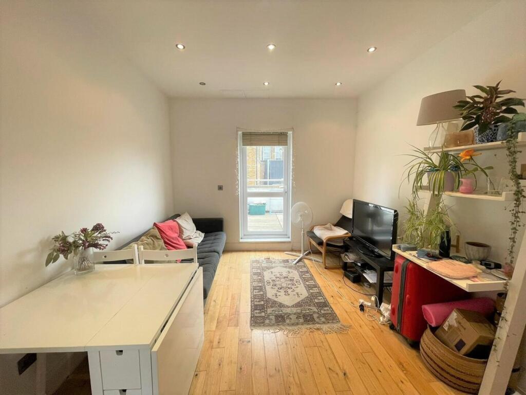 3 bed 1st Floor Flat for rent in Hornsey. From Alex Marks Islington 3 bed 1st Floor Flat for rent in Hornsey. From Alex Marks Islington