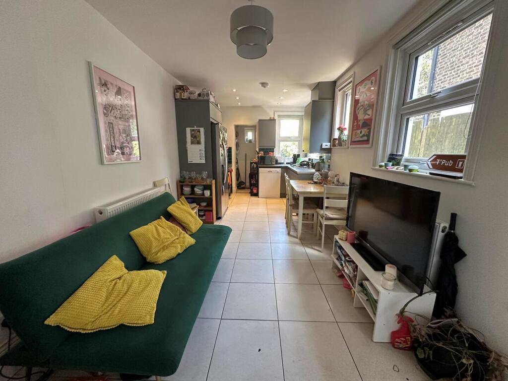 5 bed Detached for rent in Tottenham. From Alex Marks Islington 5 bed Detached for rent in Tottenham. From Alex Marks Islington