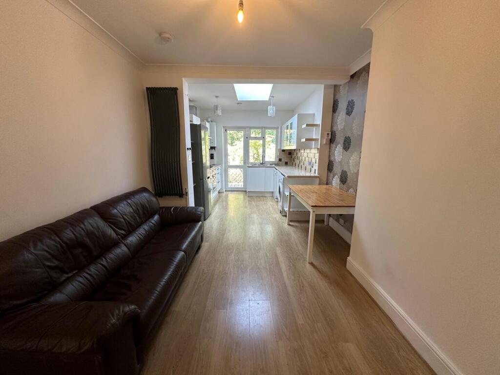 4 bed Detached for rent in London. From Alex Marks Islington