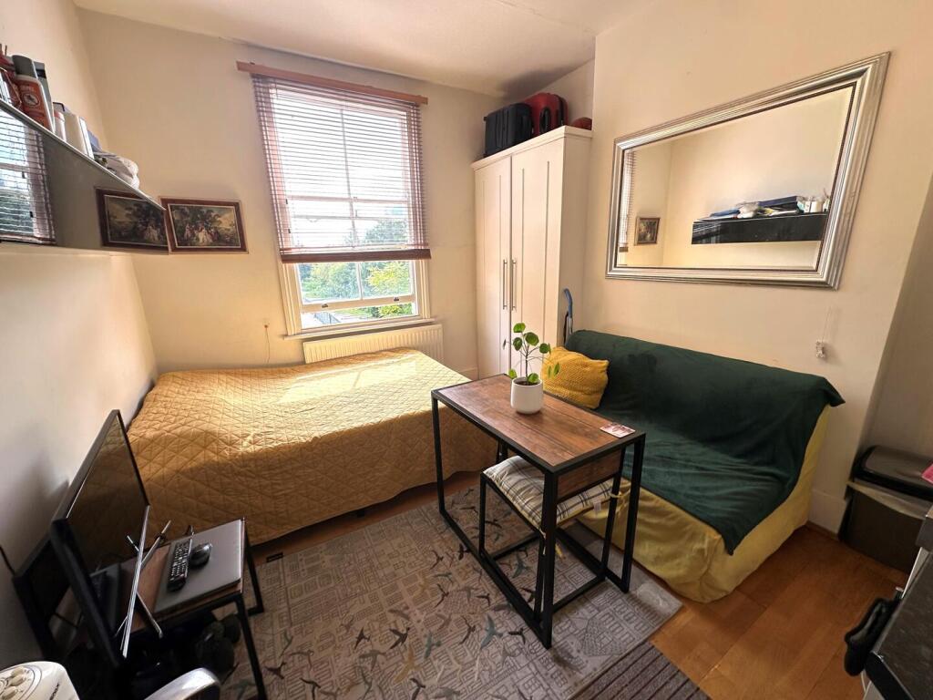 4 bed 1st Floor Flat for rent in Stoke Newington. From Alex Marks Islington 4 bed 1st Floor Flat for rent in Stoke Newington. From Alex Marks Islington