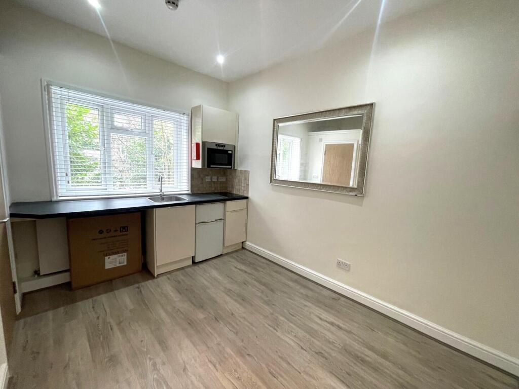 4 bed 1st Floor Flat for rent in London. From Alex Marks Islington