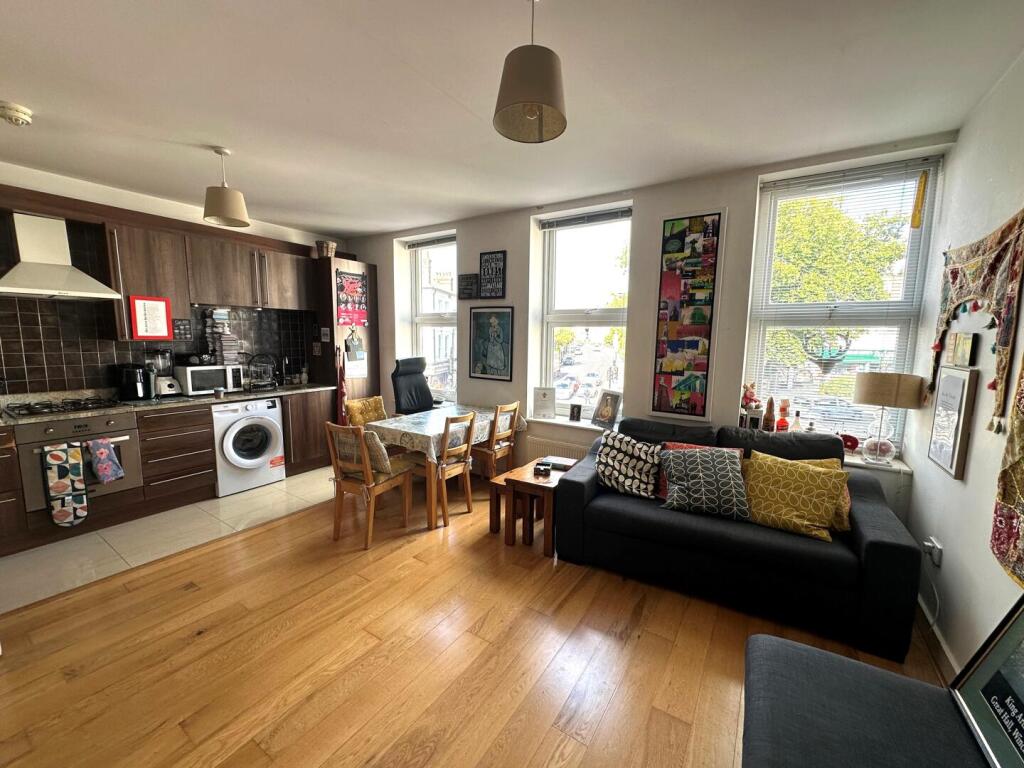 1 bed 1st Floor Flat for rent in London. From Alex Marks Islington