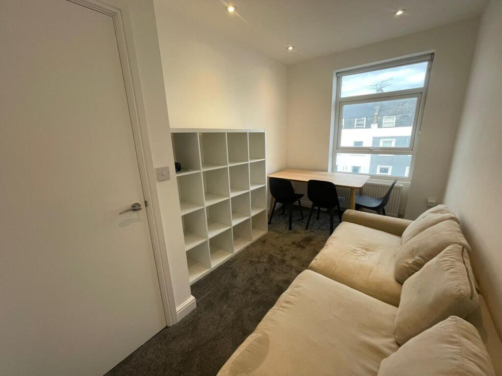 4 bed 1st Floor Flat for rent in London. From Alex Marks Islington