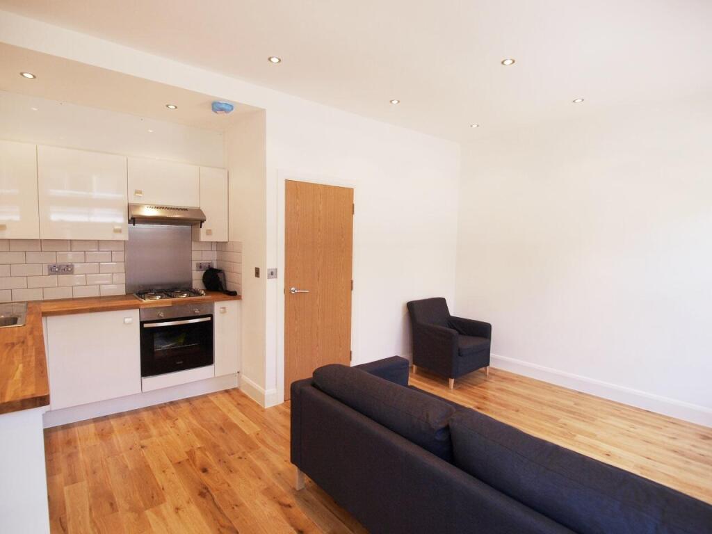 2 bed 1st Floor Flat for rent in Hornsey. From Alex Marks Islington
