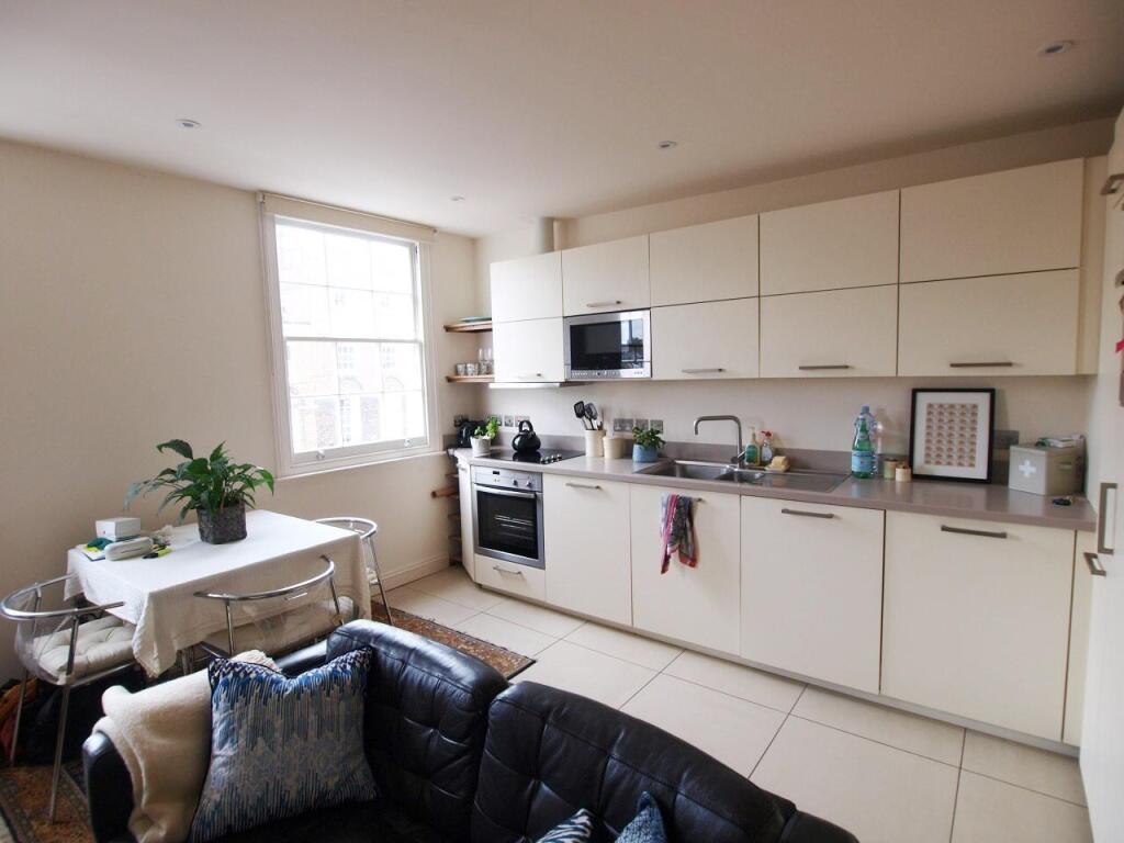 1 bed 1st Floor Flat for rent in London. From Alex Marks Islington