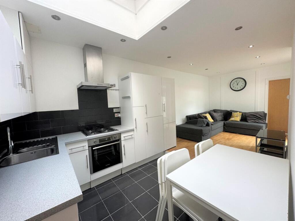 3 bed 1st Floor Flat for rent in London. From Alex Marks Islington 3 bed 1st Floor Flat for rent in London. From Alex Marks Islington