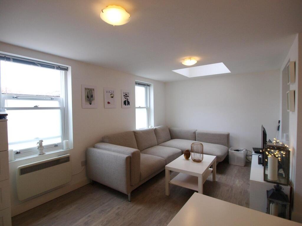 1 bed 1st Floor Flat for rent in London. From Alex Marks Islington