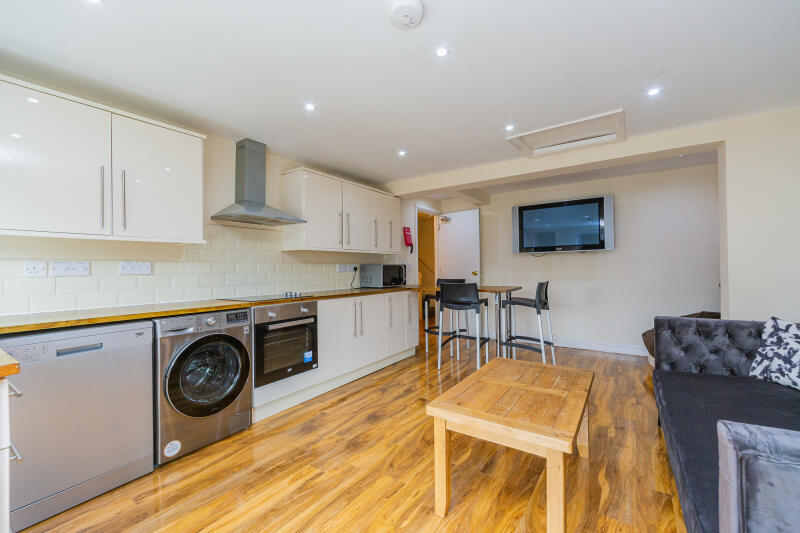 5 bed Mid Terraced House for rent in Nottingham. From Elitelets Property Services Ltd - Nottingham 5 bed Mid Terraced House for rent in Nottingham. From Elitelets Property Services Ltd - Nottingham