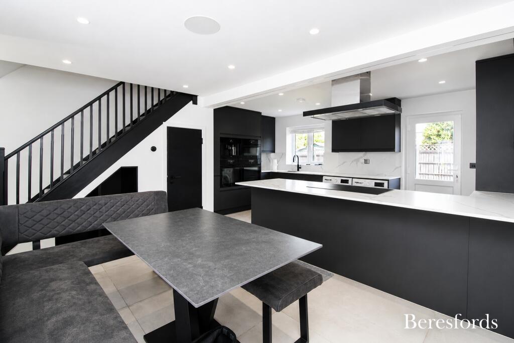 3 bed Detached for rent in Havering's Grove. From Beresfords Lettings - at Brentwood