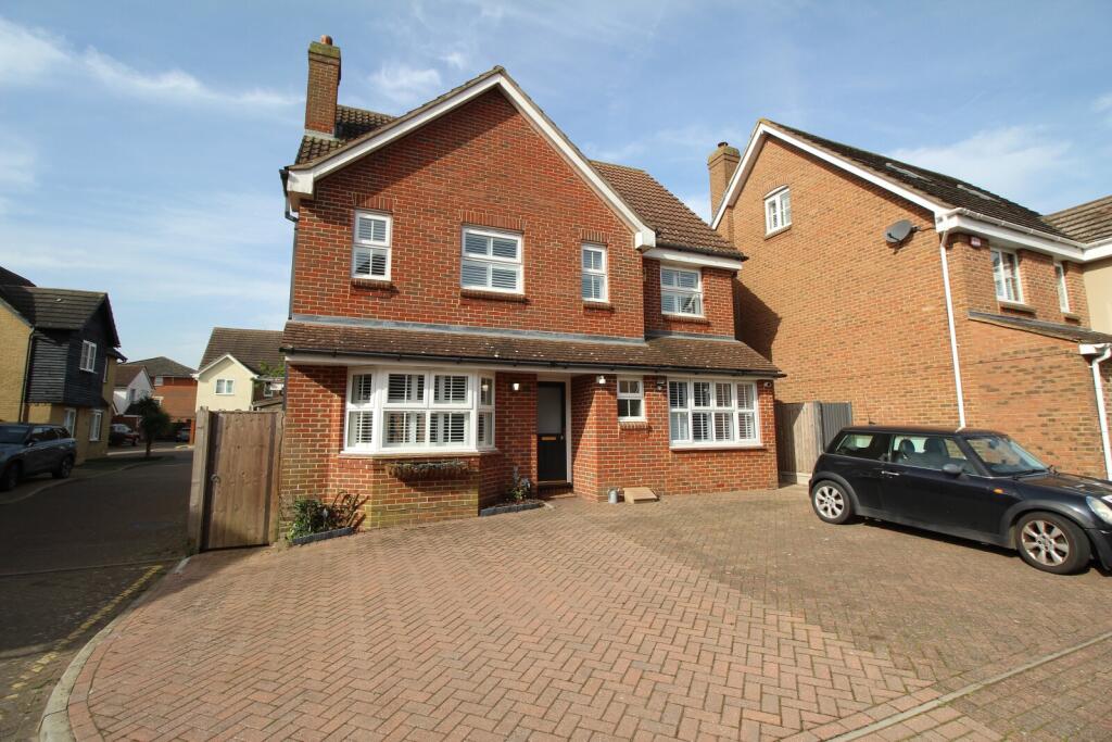 5 bed Detached for rent in Noak Hill. From Beresfords - Billericay 5 bed Detached for rent in Noak Hill. From Beresfords - Billericay
