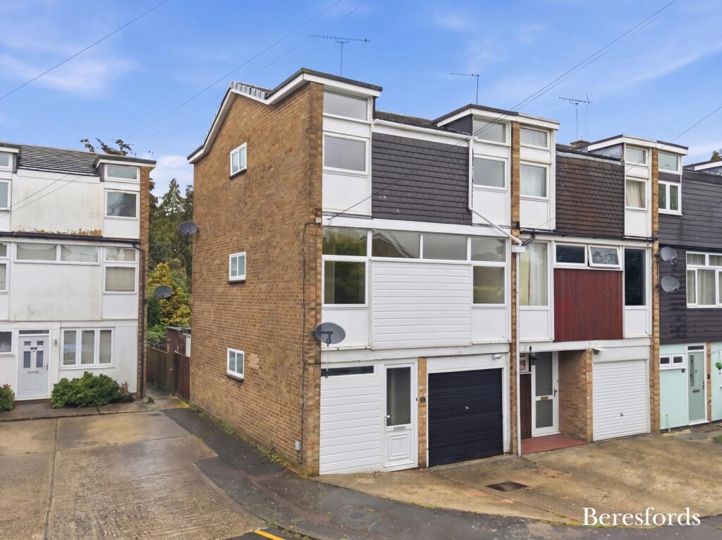 5 bed End of Terrace for rent in Noak Hill. From Beresfords - Billericay