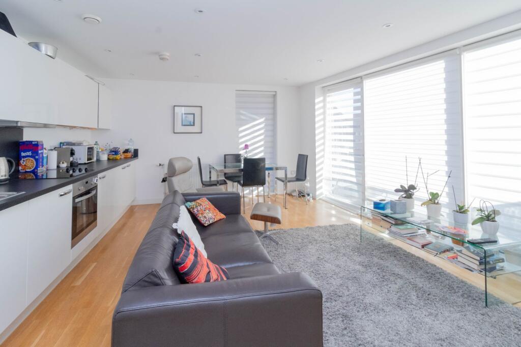 2 bed 1st Floor Flat for rent in Stanmore. From Petermans - Edgware