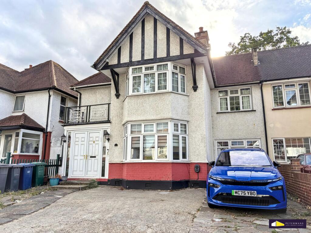 4 bed Semi Detached for rent in Stanmore. From Petermans - Edgware