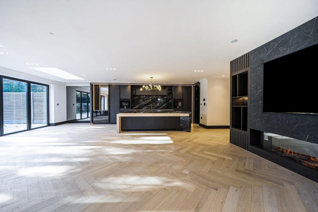 5 bed Detached for rent in Stanmore. From Petermans - Edgware