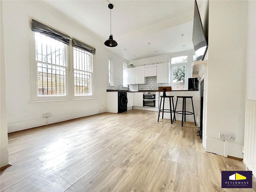 2 bed 1st Floor Flat for rent in London. From Petermans - London
