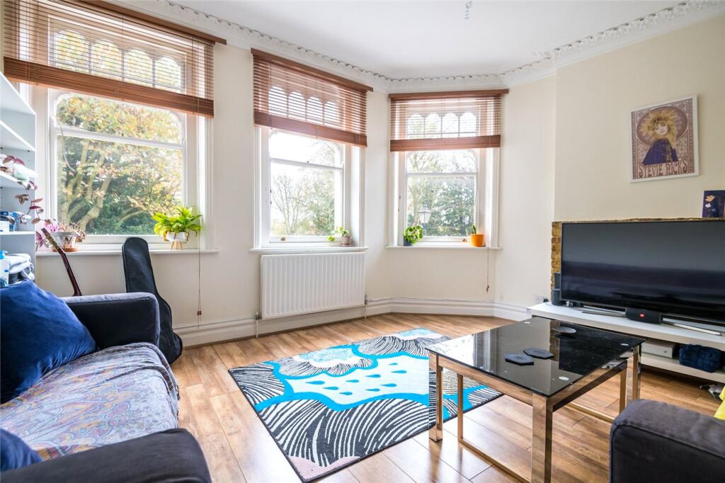 2 bed 1st Floor Flat for rent in London. From Petermans - London