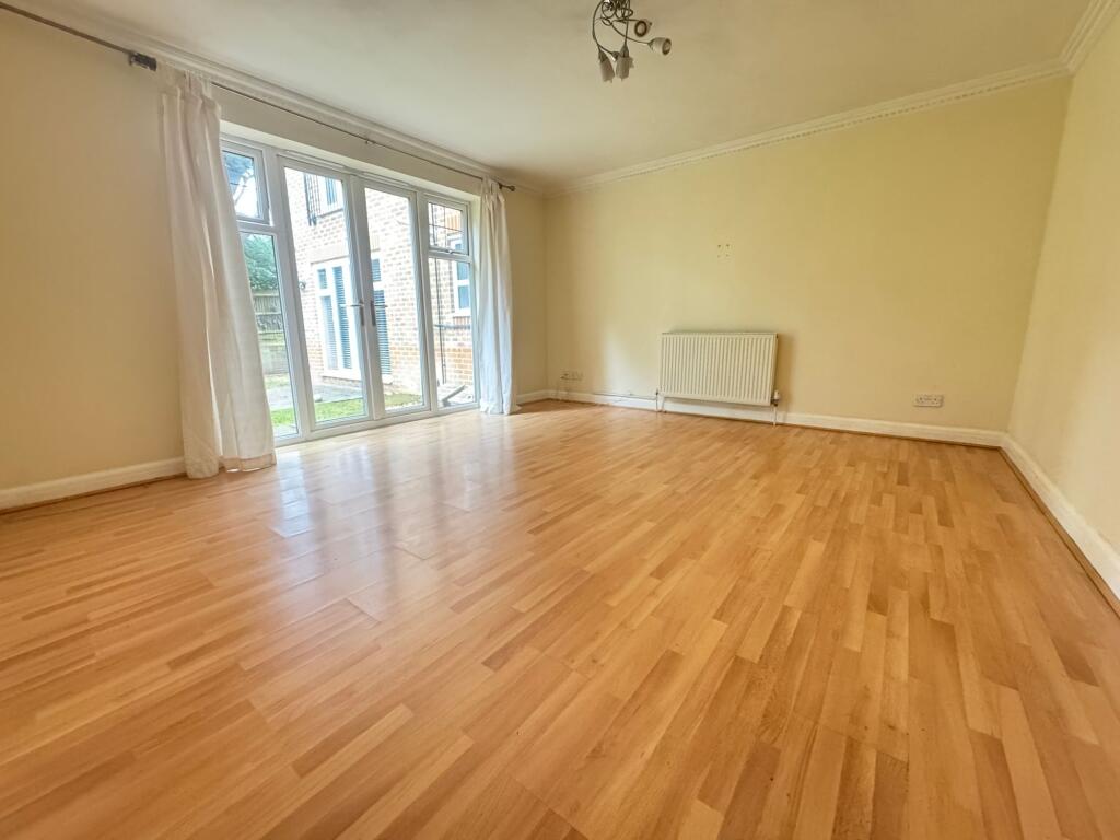2 bed 1st Floor Flat for rent in Stoneleigh. From Petermans - London