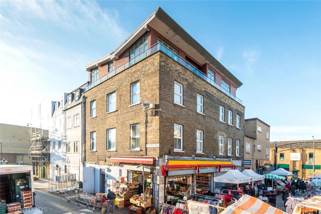 2 bed 1st Floor Flat for rent in Camberwell. From Petermans - London