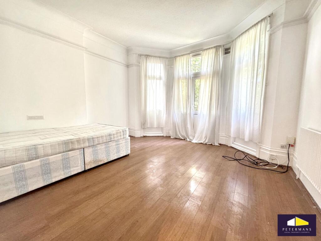 4 bed Studio for rent in Catford. From Petermans - London