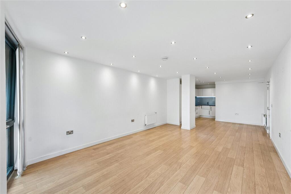 3 bed Apartment for rent in Tottenham. From Ellis & Co - Tottenham